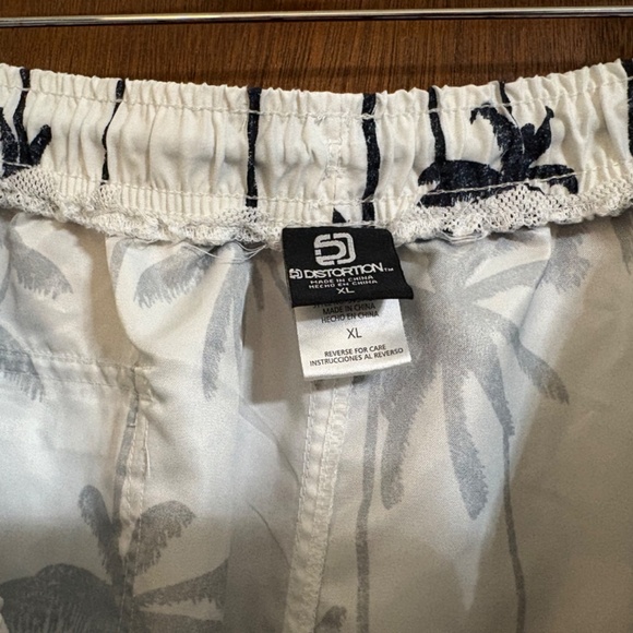 MEN'S XL SWIM SHORTS - Picture 3 of 3